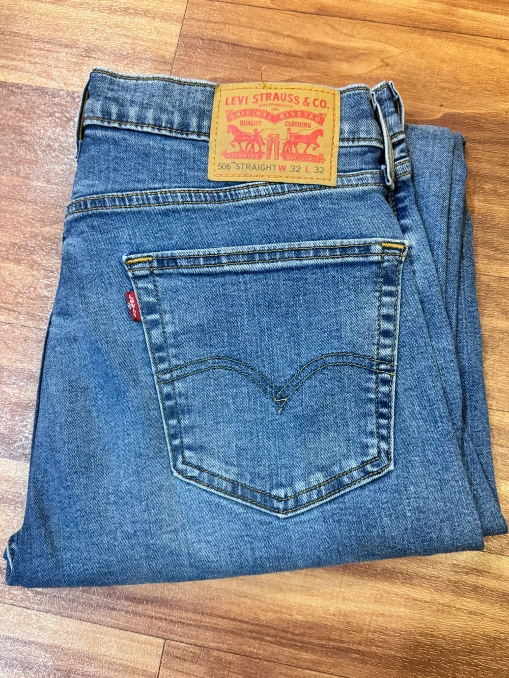 Levi's Men's Light Blue Straight-Leg Jeans with Signature Patch